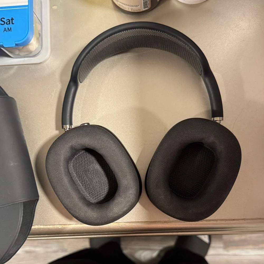 Apple durable black